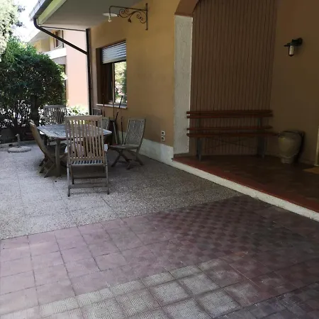 Ferienhaus Con Ampio Giardino Vicina Al Mare In Zona Collinare